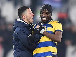 Roma annonce que yao kouassi gervais alias gervinho a prolongé son contrat d'un an, a indiqué son club dans un communiqué. Gervinho Il Ritorno Della Freccia Nera Dalle Gare Con La Roma Alla Doppietta Alla Juve Con Il Parma Corriere It