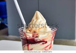 Costco Very Berry Strawberry Sundae Stock Photo Edit Now 1385071871