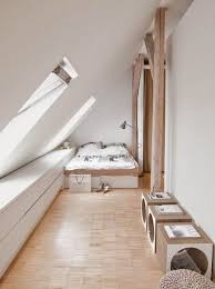 Dachschragen Gestalten Mit Diesen 6 Tipps Richtet Ihr Euer Schlafzimmer Perfekt Ein Dachschrage Einrichten Dachschrage Gestalten Raume Mit Dachschragen