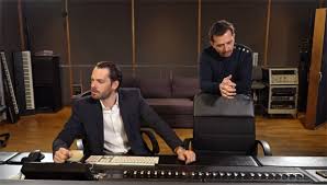 Hélène vient de tourner et publier le clip de la chanson qu'elle a écrite pour le générique des mystères de l'amour. Les Mysteres De L Amour Saison 25 En Avance Les Resumes Complets Des Episodes Les Mysteres De L Amour Nouveautes Tele Com