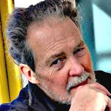 Een hele mooie beschrijving, het viel mij ook op dat in de media de  discussie werd gevoerd zonder enige inzicht en achtergrond kennis van  kaartprojecties, en toen ik in een gesprek terechtkwam