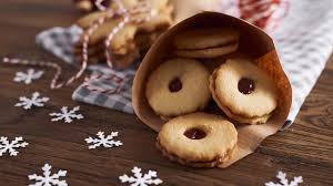 Gustateli accompagnandoli ad una tazza di tè. Spitzbuben Ricetta Dei Biscotti All Occhio Di Bue Biscotti Di Natale
