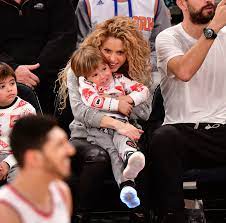 Der fußballprofi bescherte seiner shakira seit jeher zwei kinder. Shakira Versucht Kinder Normal Und Ohne Luxus Zu Erziehen Bigfm