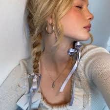 Evangeline Best's Instagram, Twitter & Facebook