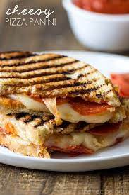 Cheesy Pizza Panini If You Don T Have A Panini Press Then Make Them As A Grilled Cheese Maybe Add Garlic B Receita De Panini Receitas De Cozinha Refeicoes