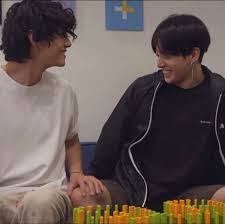 Los bangtan boys han llegado y tendrás el honor de ser su estilista por una noche. Pin De Taesito Uwu En Kooktae En 2021 Taekook Material De Novio Chicos Bts