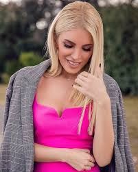 Η σοφία μαριόλα βρέθηκε καλεσμένη στο πρωινό, όπου μίλησε για την σχέση της με τον στράτο τζώρτζογλου και την συμμετοχή του στο ριάλιτι του αντ1, η φάρμα που σημειώνει τεράστια επιτυχία. Garyfallia Kalhfwnh H Bradinh E3odos Ths Paiktrias Toy Gntm Me Ton Koyklo Syntrofo Ths Gossip Athens Magazine