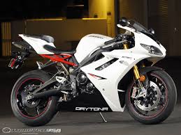 2011 Triumph Daytona 675r Supersport Shootout Triumph Bikes Triumph Daytona 675 Triumph Motorcycles