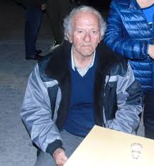 Ιωαννησ παπαδακησ ретвитнул(а) σάββας καλεντερίδης. Maxh Gia Th Zwh Dinei O Titos Papadakhs Fwnh Malebizioy