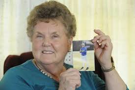 Idol' hopeful's 'grandma' takes center stage