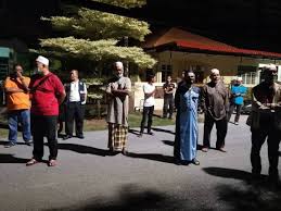 Menurut timbalan ketua polis daerah kuala terengganu, superitendan suffian sulaiman, gadis tersebut mengaku menelan dua biji kasul dan lapan disebabkan itu, dia reda dan bertanggungjawab sepenuhnya ke atas apa yang berlaku lalu membuat laporan polis di balai polis gong badak. Penduduk Serbu Rumah Didiami Dua Pasangan Kekasih