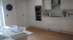 white gloss kitchen what dining table