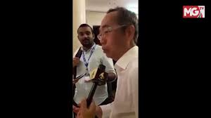 Presiden persatuan seniman malaysia (seniman), zed zaidi berharap masyarakat tidak memanjangkan isu yang melibatkan penerbit david teo dan pelawak mat over semasa 'dialog transformasi nasional 2050 (tn50). Penjelasan Dari David Teo Kes Lempang Mat Over Youtube