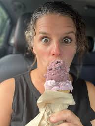 Review of Barbera's ice cream and chocolate shop and Julio's