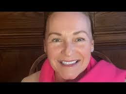 Dede Hart's Instagram, Twitter & Facebook