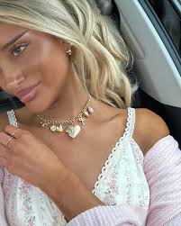 𝑬𝒍𝒊𝒔𝒂 𝑪𝒉𝒂𝒓𝒎𝒔 (@elisa_charms) · Instagram 照片和视频