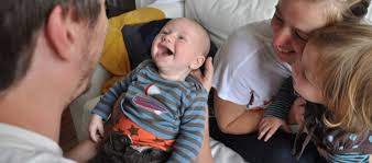 Breastfeeding is an amazing way to bond with and nourish your baby. Breastfeeding And Relationships In The Early Days Video Baby Friendly Initiative