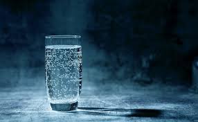 Sur le plan pratique, vous pouvez préparer votre carafe le soir pour avoir de l'eau pure le matin. Decouvrez Pourquoi Et Comment Magnetiser Votre Eau De Boisson