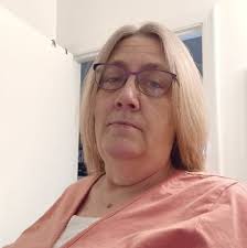 Wanda Hollinger's Instagram, Twitter & Facebook