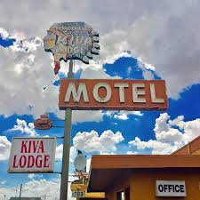 Kiva Lodge Motel Under Monsoon Skies Main St Mesa Az Az Arizona Mesa Desert Phoenix Tempe Sc Vintage Cars Pixar Cars Birthday Classic Car Photography