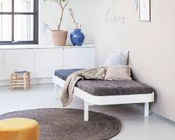 Desain tempat tidur tingkat minimalis pada gambar di atas tentunya diluar pemikiran. 11 Desain Tempat Tidur Minimalis Desain Minimalis Ternyata Keren Banget Rumah123 Com
