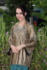 My kuih or the highway, is inspired by the endless varieties of malaysian kuih. Baju Kurung Kedah Lama