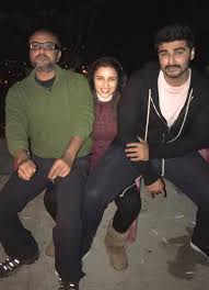 Sandy walia aka sandeep (parineeti chopra) works for parivartan bank at a very senior position. Watch Arjun Kapoor Sneaks Up On Parineeti Chopra On The Sets Of Sandeep Aur Pinky Faraar Bollywood News Bollywood Hungama