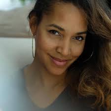 Moin Leute! Wir holen die wundervolle Cassandra Steen samt Band am Samstag,  den 21. Mai an unseren Strand und feiern mit Euch ein Wochenende lang den  Start in unsere erste Saison! Und