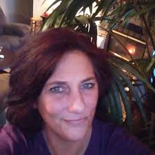 Traci Saylor's Instagram, Twitter & Facebook