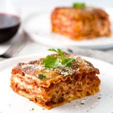 Easy Meat Lasagna Is The Perfect Quick Easy Comfort Food That Your Family And Friends Will Devour Tender Pi Easy Meat Lasagna Meat Lasagna Easy Lasagna Recipe