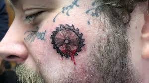 Jul 09, 2020 · post malone net worth: Blutiges Motiv Post Malone Hat Ein Neues Gesichts Tattoo Promiflash De
