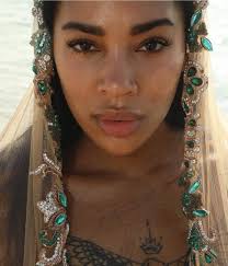 Dreka shares new photos 😍 😍 😍 one with the earth 🌍 📿 🙏🏿