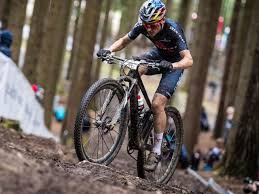 Here's an insight in to his life on and off the bike as we follow. Mtb Weltcup Tom Pidcock Demontiert Mathieu Van Der Poel Und Holt Olympia Ticket Eurosport