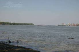 În cea mai mare parte a deltei cad între 350 si 400 mm ploaie, iar pe litoralul deltaic și cea mai mare parte a lagunelor, sub 350 mm. Fluviul Dunarea Info Delta Ro