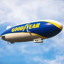 Ein rundflug mit dem zeppelin ist die alternative zu einem gewöhnlichen helikopterflug oder einer ballonfahrt und ein garantiert unvergessliches und exklusives erlebnis! Augen Auf Goodyear Blimp Fliegt Beim 24h Rennen Nurburgring