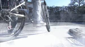 仮面ライダー電王 第1話 自転車にひかれ粉々になるモモタロスのgif 仮面ライダー電王 電王 仮面ライダー