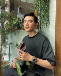 s e n 阿森叔叔on instagram oris 龍百貨真的是滿滿的恐龍在裡面 本來對恐龍沒興趣的我 看到還是童趣大爆發阿 今天的穿搭還是一如往常的 七分上衣配西裝長褲 再搭