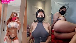 Korean busty dancer anchor @Lineage282 nude dance welfare show (16)