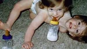 Clip from abby and brittany college and beyond, 2012. Abby And Brittany Hensel Restroom Conjoined Twins Finally Offer A Glimpse Into Their Lives Abigail Loraine Hensel E Brittany Lee Hensel Sao Gemeas Siamesas Que Possuem Um Unico Corpo Bicrodad