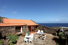La casa antiguamente perteneció a los abuelos maternos de alecis, vidal montero y. El Hierro Casa Rural El Cangrejo Holiday Home By The Sea
