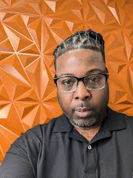 I am 68 years old from USA🇺🇸 I live alone