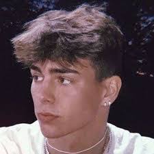 Gabriel Metz's Instagram, Twitter & Facebook