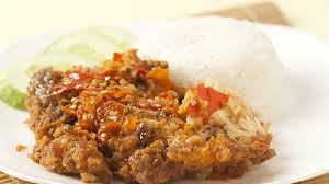 Masak dengan cara dikukus selama 30 menit sampai matang. Cara Membuat Ayam Geprek Gurih Pedas Ala Restoran Rahasianya Sambal Bawangnya Halaman 2 Tribun Jambi
