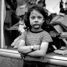 Las fotografías perdidas de Vivian Maier dos años antes de su muerte: Nueva  York en movimiento - Cultura Inquieta