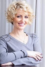 The woman always wants to look young. 20 Simple Curly Hairstyles For Women Over 40 Short Curly Hairstyles For Women Medium Curly Hair Styles Curly Hair Styles Easy