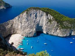 Navagio beach is a breathtaking sight, even without the shell of the panagiotis. Ein Absolutes Muss Strand Von Navagio Anafonitria Reisebewertungen Tripadvisor