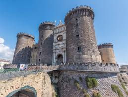 Neapel ist umgeben von der sorrentinischen halbinsel, dem beeindruckenden vulkan vesuv und den hügeln des vomero und posillipo. Die 18 Schonsten Sehenswurdigkeiten In Neapel Die 5 Besten Hotels