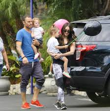 Как известно, меган и ее супруг спокойно относятся к тому, что дети экспериментируют с одеждой, и позволяют ребятам носить яркую одежду. Megan Foks Foto Filmy I Roli Biografiya Lichnaya Zhizn