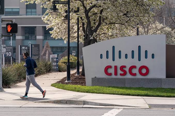 Cisco (CSCO) Gives Upbeat Forecast in Sign of Network Spending Pickup -  Bloomberg