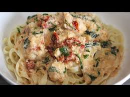 For The Jamie Oliver Lobster Spaghetti Pasta Recipe All You Need Is 2 Kg Lobster 550 Grams Spaghetti 1 Langostino Recipes Lobster Pasta Lobster Pasta Recipe